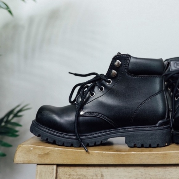 State Street Ankle Boot

A453210 - Picture 7 of 10